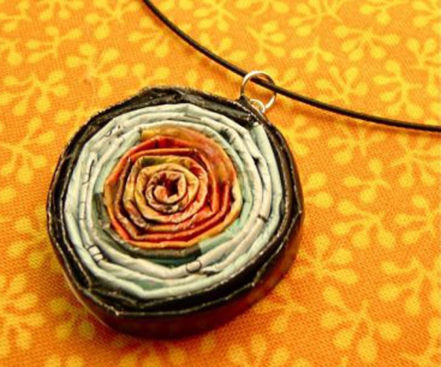 Paper roll art jewellery