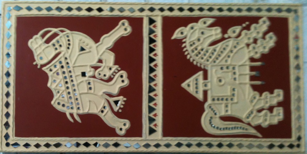 Camel design mud art red