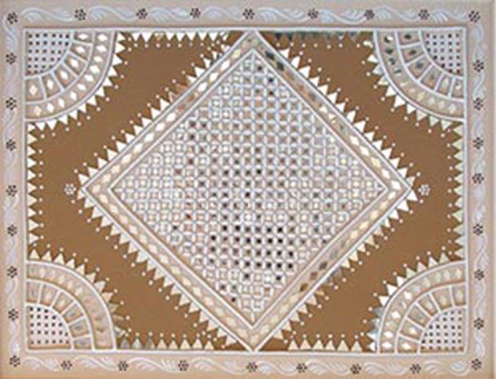 Creem mud art with white design