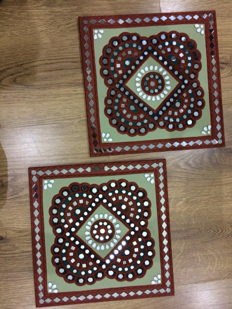 Gray mud art with red color design