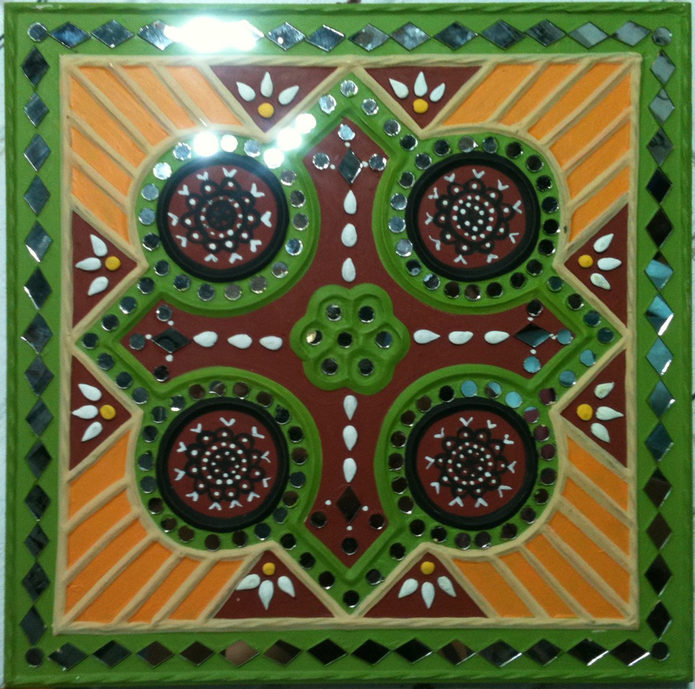 Green red yellow mud art