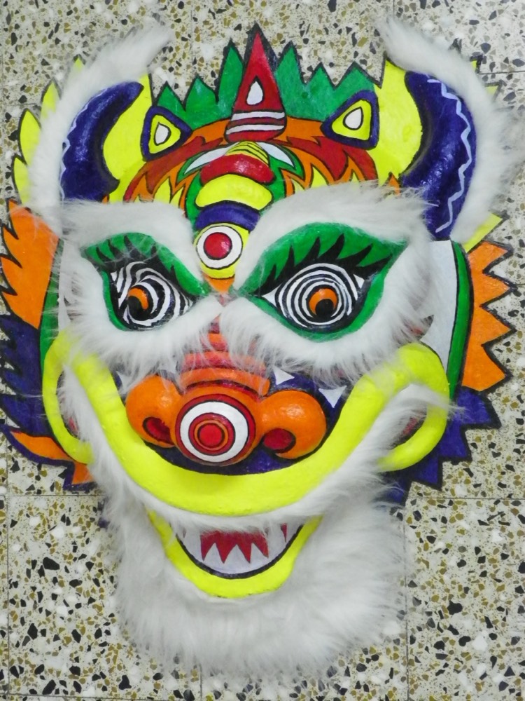 mask made with coton green and yellow colour