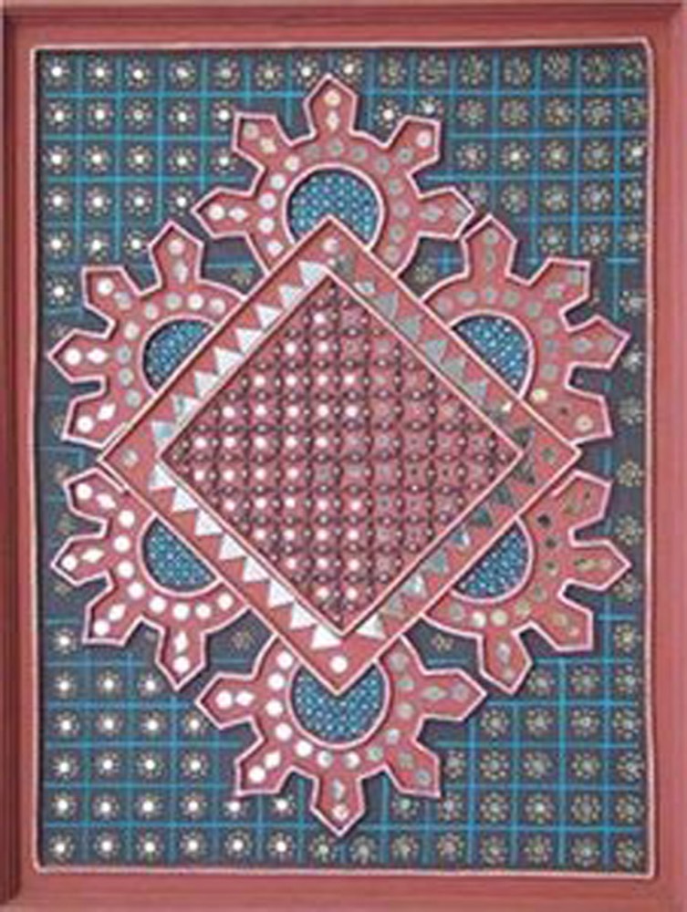 Mud art with gray,and pink design