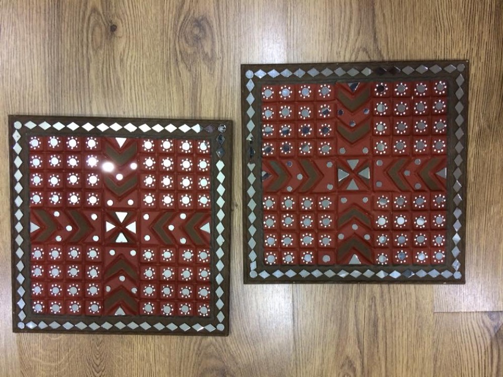 Red mud art with black boder