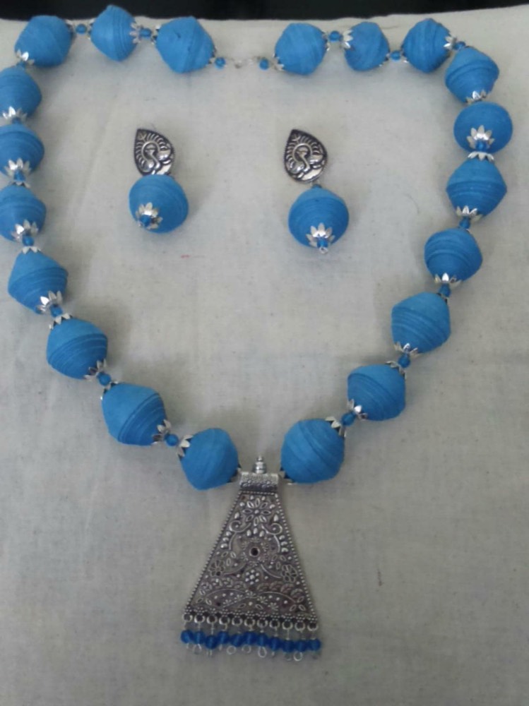 Sky blue nackless