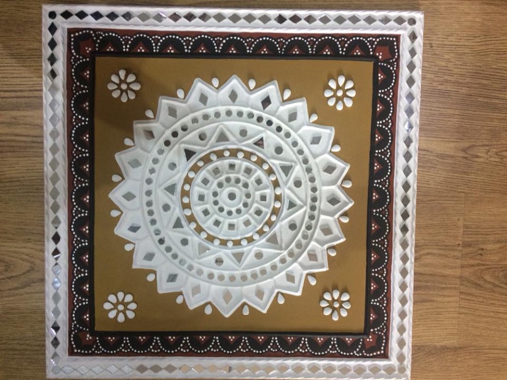 White mud art red design