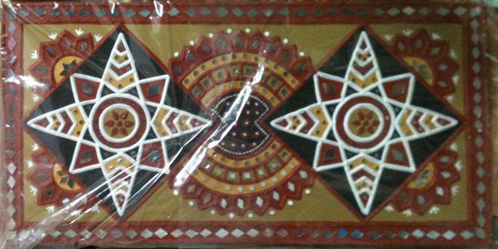 White print design mud art